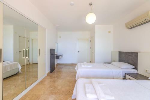 Luxury 4 Bedroom Villa With Amazing Sea Views