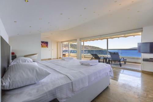 Luxury 4 Bedroom Villa With Amazing Sea Views
