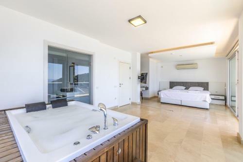 Luxury 4 Bedroom Villa With Amazing Sea Views
