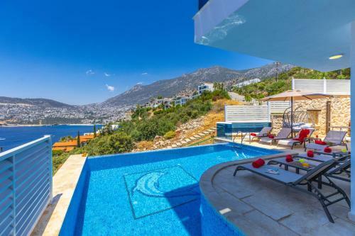 Luxury 4 Bedroom Villa With Amazing Sea Views