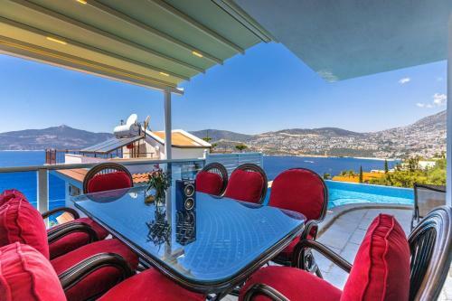 Luxury 4 Bedroom Villa With Amazing Sea Views