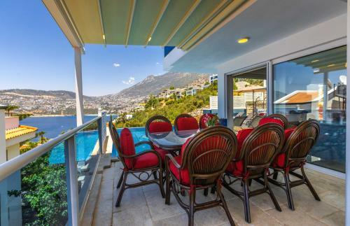 Luxury 4 Bedroom Villa With Amazing Sea Views