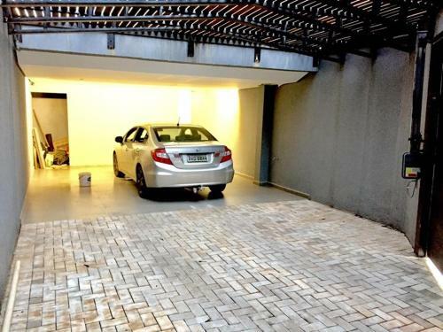 Quarto Em Sobrado Alto Padr�o, Piscina, Garagem, Lago