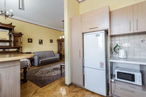 George Apartment