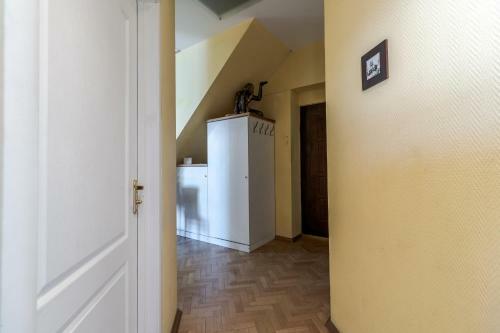 George Apartment