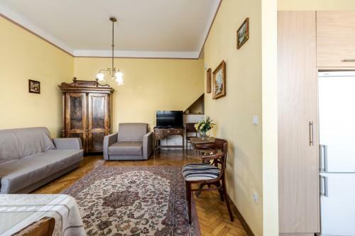 George Apartment