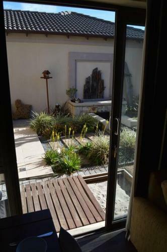 Tranquil Self - Catering Apartment Close To City