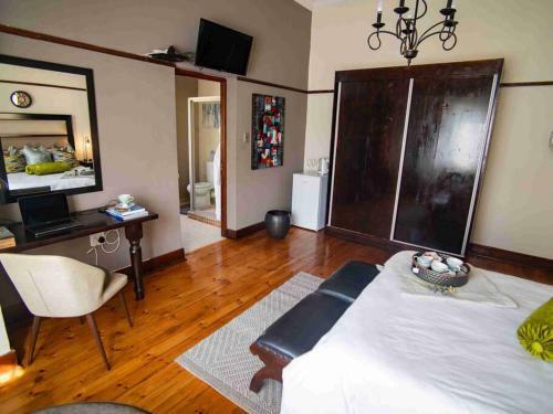 Hostal 74 On Retief Guesthouse