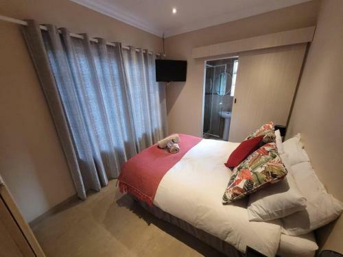 The Oak Roots Guest Home