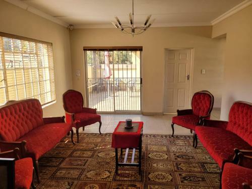 The Oak Roots Guest Home