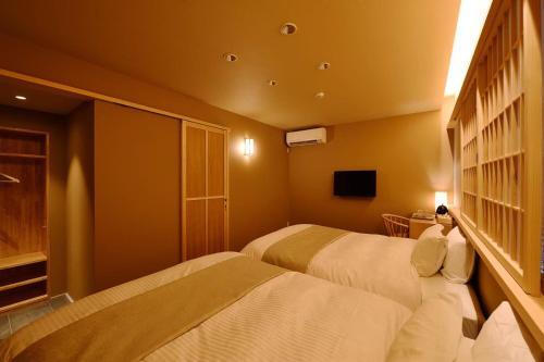 Hostal ?? ????
