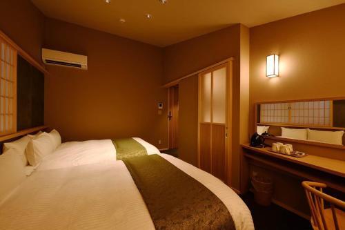 Hostal ?? ????