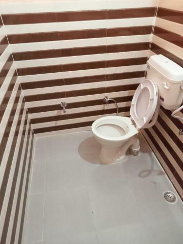 Hotel Oyo 90792 Vs White House