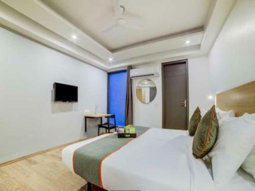 Hotel Pop 91627 Royal Residency