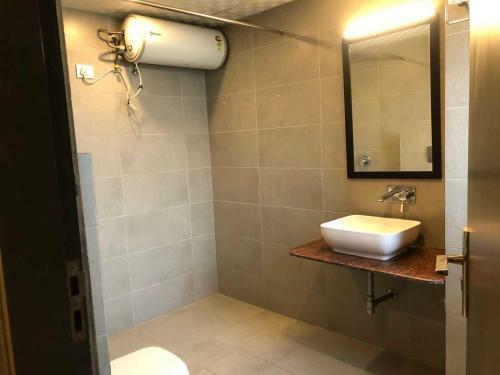 Hotel Pop 91627 Royal Residency