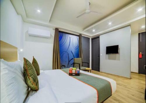 Hotel Pop 91627 Royal Residency