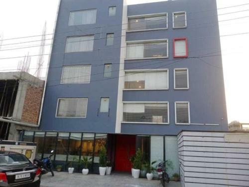 Hotel Pop 91627 Royal Residency