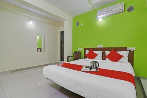 Hotel Oyo 90936 Dk Reddy Square