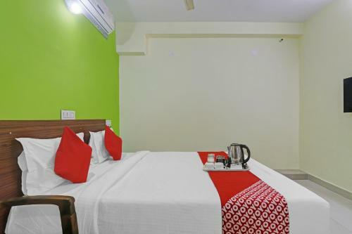 Hotel Oyo 90936 Dk Reddy Square