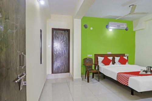 Hotel Oyo 90936 Dk Reddy Square