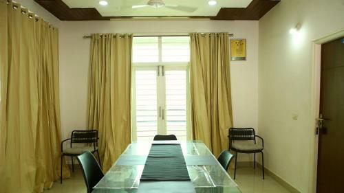 Hotel White Fern Stays