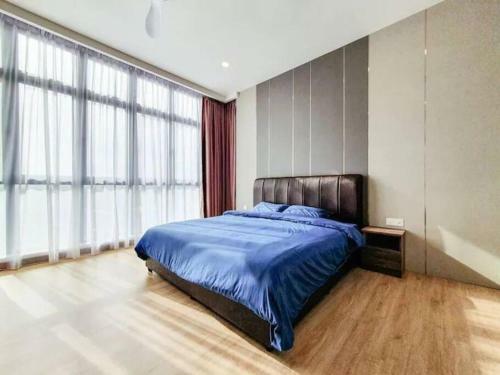 3 Bedroom/2 Bathroom Service Apartment With Pool
