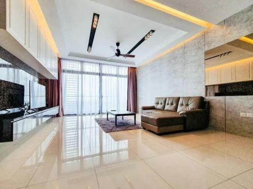 3 Bedroom/2 Bathroom Service Apartment With Pool