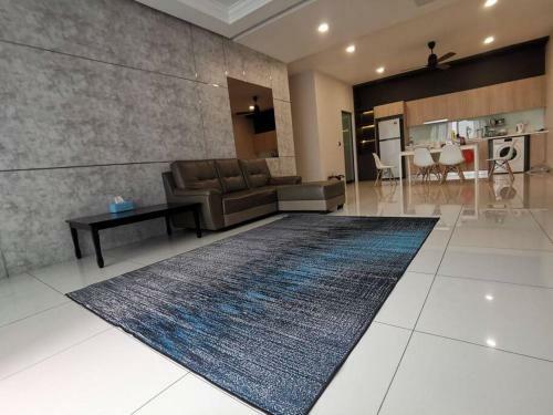 3 Bedroom/2 Bathroom Service Apartment With Pool