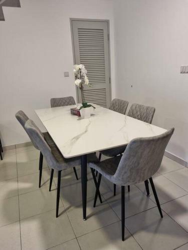 Modern 4br Double Storey @ Setia Alam