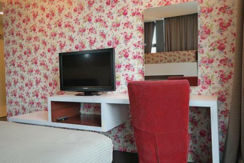 Summer Oscar Boutique Hotel
