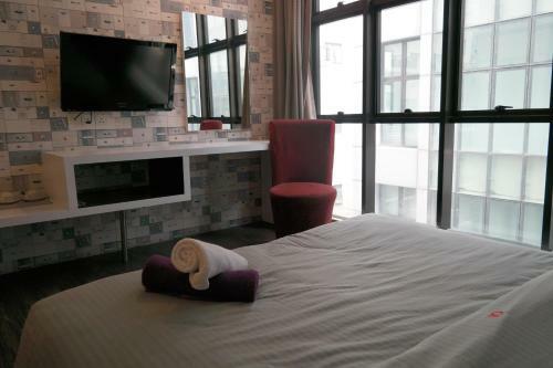 Summer Oscar Boutique Hotel