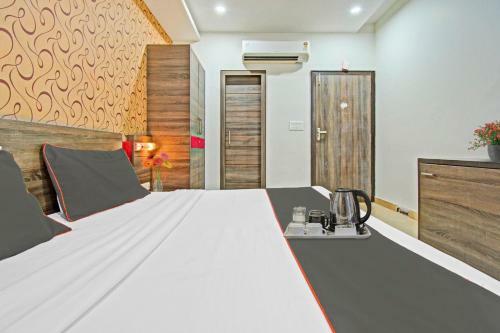Capital O 91036 Hotel Stanza