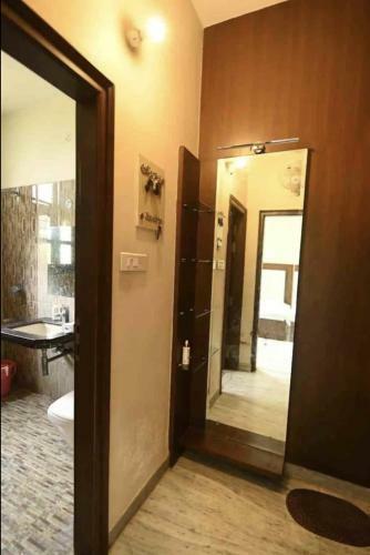 Hostal The Sanidhya Cottage