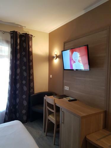 Hotel Logis Auberge De La Tour