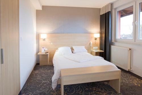Hotel Logis H�tel Restaurant La Charrue
