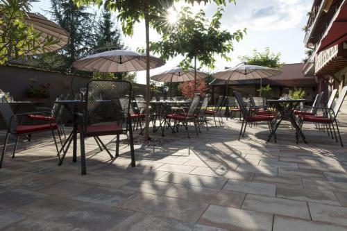 Hotel Logis H�tel Restaurant La Charrue