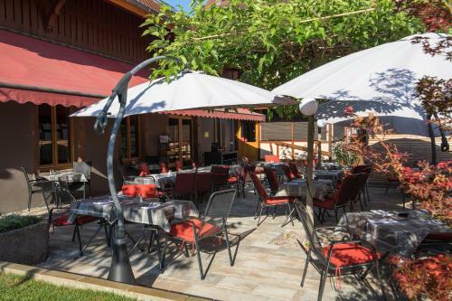 Hotel Logis H�tel Restaurant La Charrue