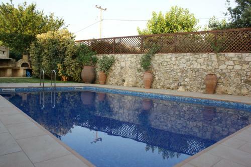 Hostal Rodanthi Guesthouse