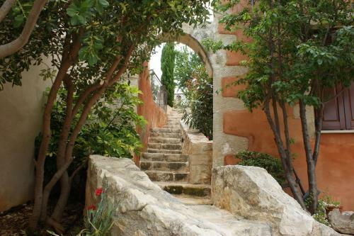 Hostal Rodanthi Guesthouse