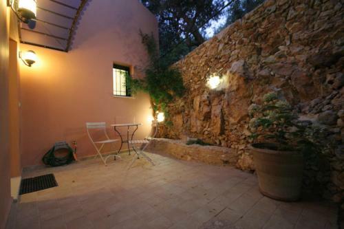 Hostal Agathes Traditional Houses