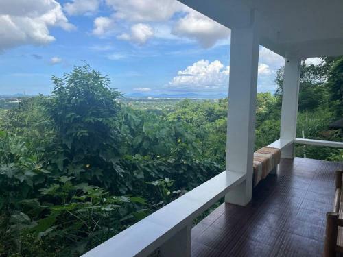 Beautiful 3 Bedroom Vacation Home With View.