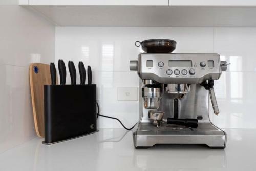Apartamento A Modern Home With Old-world Charm In Bathurst