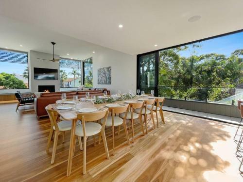 Beachfront Escape - 6 Bedroom, Pool & Beach Access