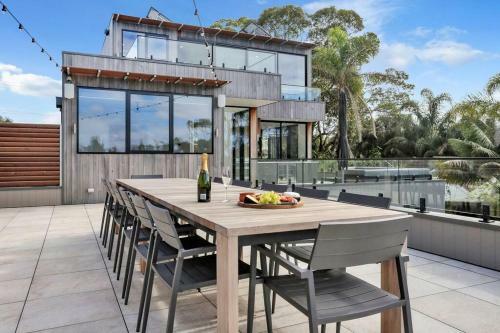Beachfront Escape - 6 Bedroom, Pool & Beach Access