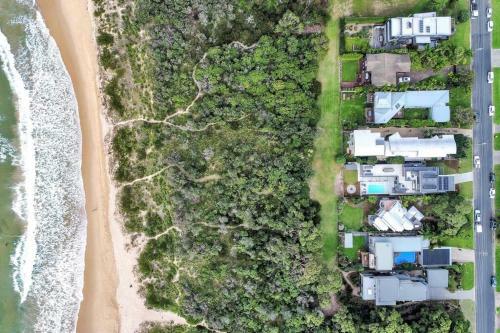 Beachfront Escape - 6 Bedroom, Pool & Beach Access