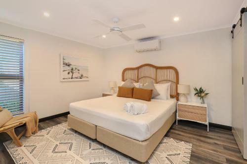 Coorum24- Modern, Mooloolaba Canal Home