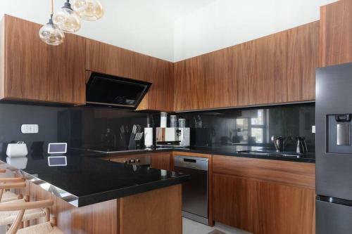 Modern 3bd/3ba Home With Pool And Rooftop
