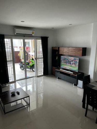 Tha� Holi Home