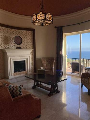 Montecristo Estates: Luxury Villa + Private Pool & Hot Tub