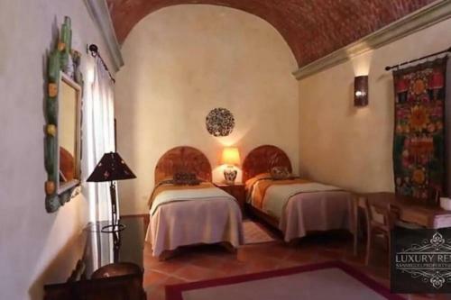 Gorgeous 4 Bedroom Home With Pool